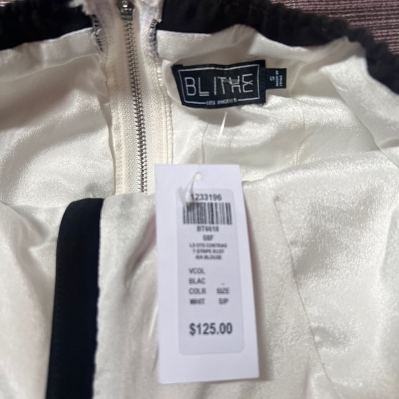 From the store HONEY this is a beautiful piece goes with slacks or skirts - Picture 2 of 6